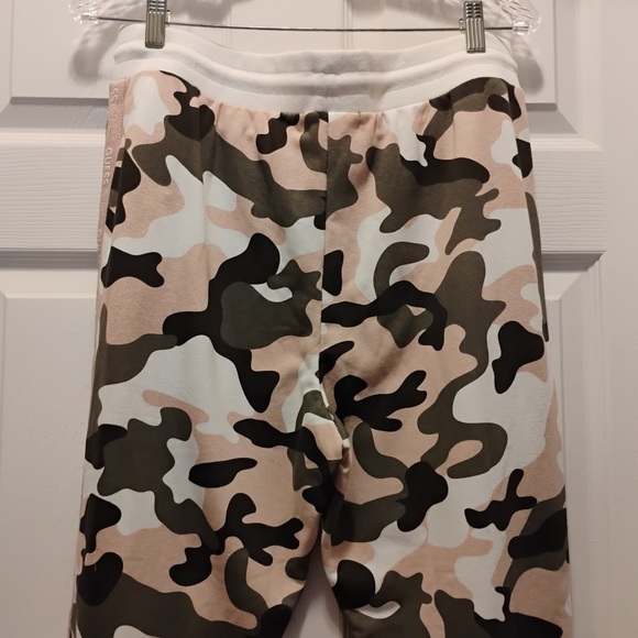 NWT Guess Camo Sweatpant Joggers Stretchy Warm Pink White Gray Size L - Picture 5 of 7